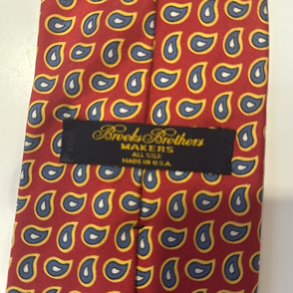 Brooks Brothers Red Paisley Men's Tie - Picture 4 of 6